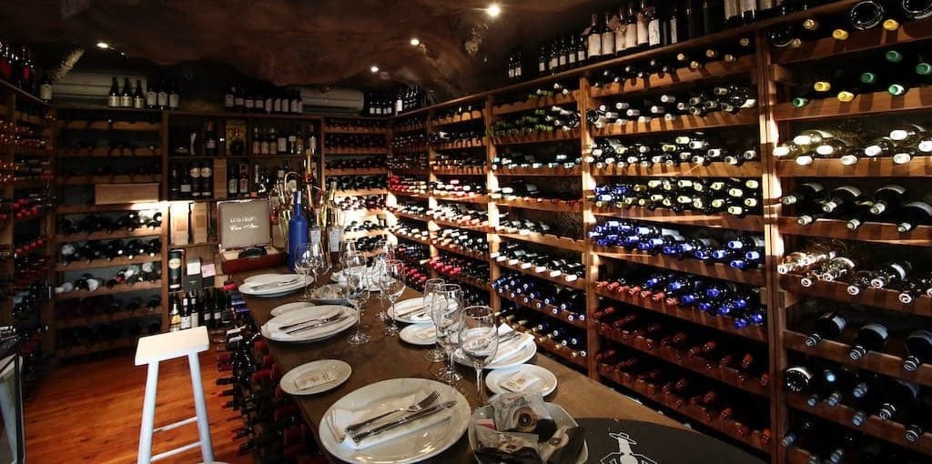 Imagen de la bodega de Timón de Roche
